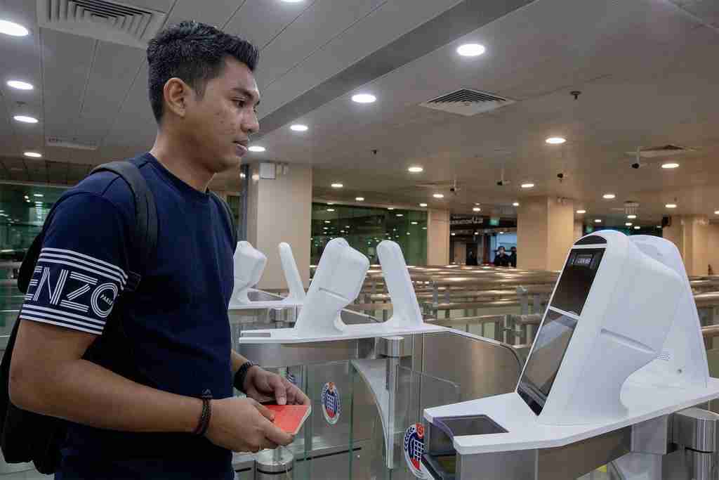 Residents Can Pass Through S’pore Immigrations Without Using Passports From 2022