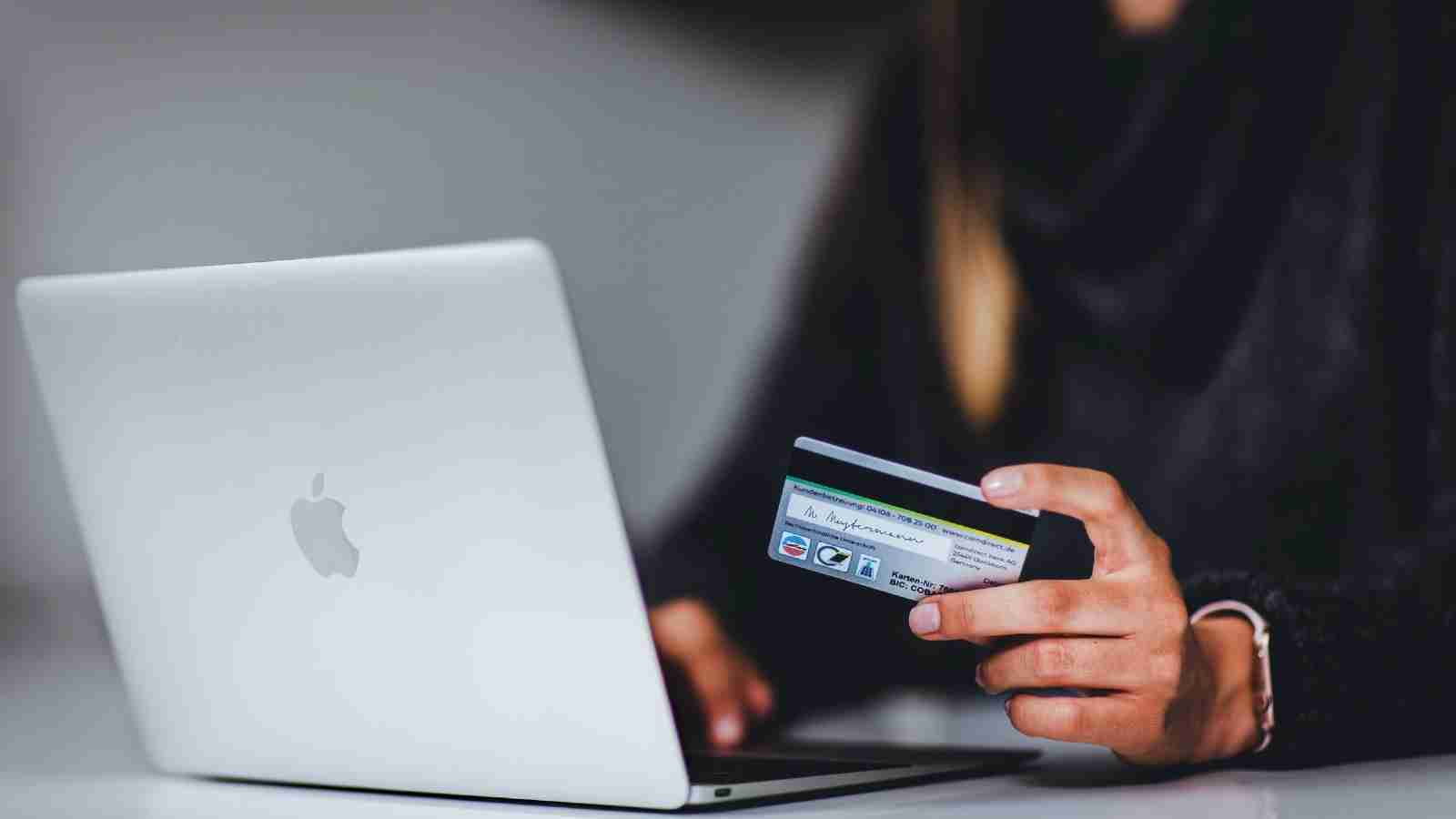 FBI: Online Shoppers Risk Losing Over $53M to Holiday Scams